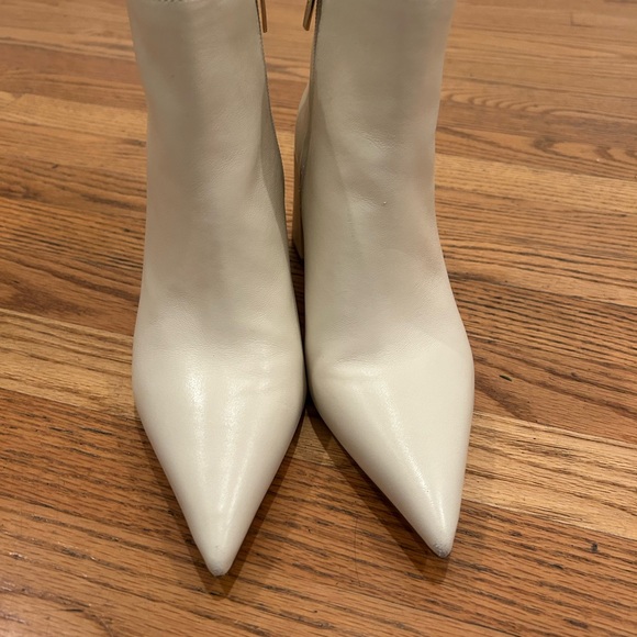 Marc Fisher Jarli bootie, white. Size 9. EUC - Picture 8 of 11